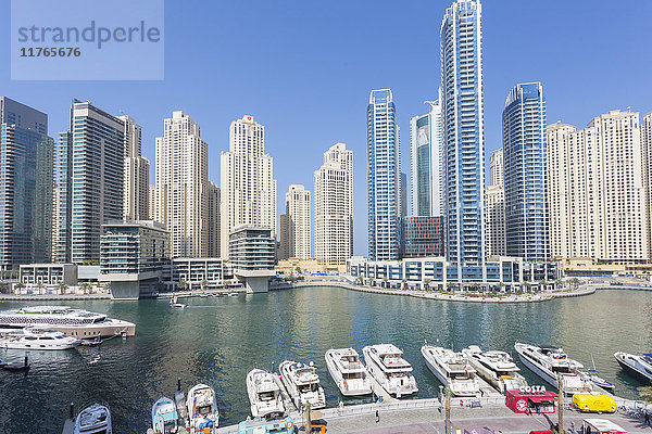 Blick auf vertäute Boote in der Dubai Marina  Dubai  Vereinigte Arabische Emirate  Naher Osten