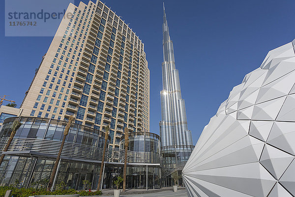 Der Burj Khalifa vom Opernhaus in Downtown  Dubai  Vereinigte Arabische Emirate  Naher Osten