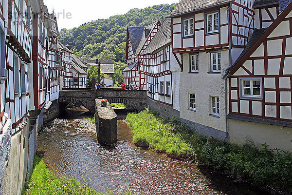 Fachwerkhäuser in Monreal an der Elz  Eifel  Rheinland Pfalz  Deutschland  Europa