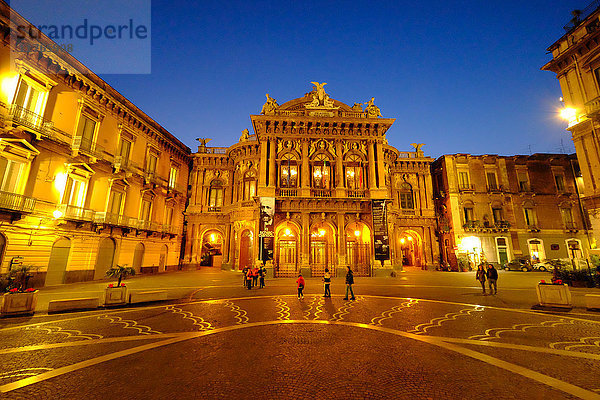 Piazza Vincenzo Bellini und Teatro Massimo Bellini Opernhaus  Catania  Sizilien  Italien  Europa