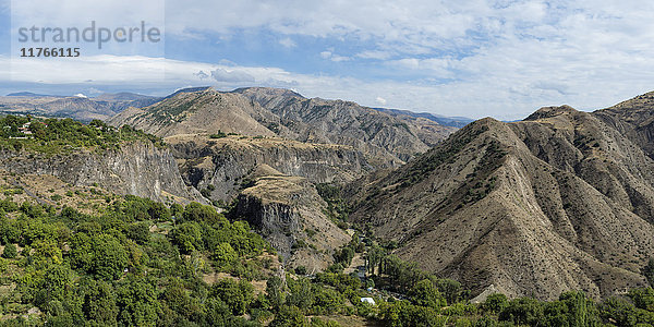 Blick auf die Berge um Garni  Provinz Kotayk  Armenien  Kaukasus  Asien