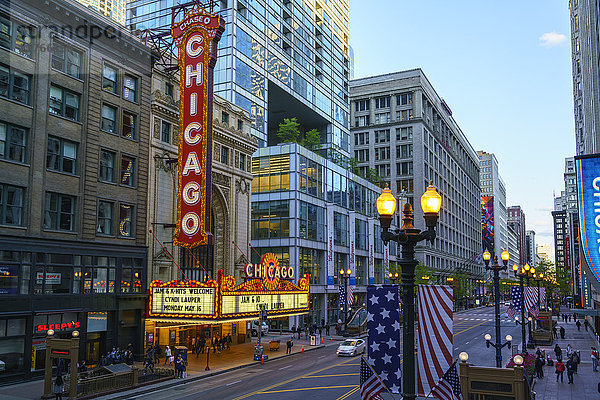 Das Chicago Theatre in der North State Street  Chicago  Illinois  Vereinigte Staaten von Amerika  Nordamerika