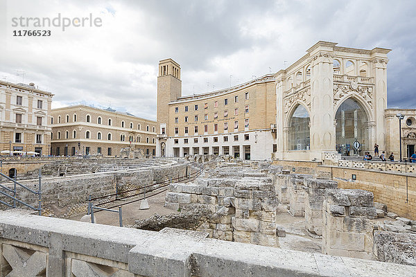 Antike römische Ruinen und historische Gebäude in der Altstadt  Lecce  Apulien  Italien  Europa