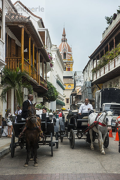 Pferdewagen mit Touristen in der Altstadt  UNESCO-Weltkulturerbe  Cartagena  Kolumbien  Südamerika