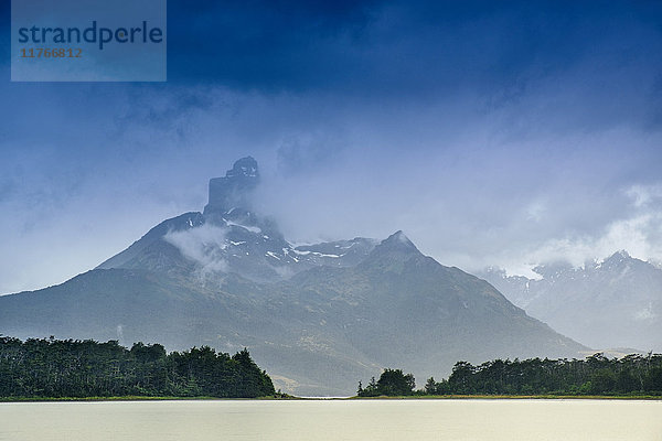 Die Magellanstraße und das Darwin-Gebirge  Alberto de Agostini-Nationalpark  Feuerland  Chilenisches Patagonien  Chile  Südamerika