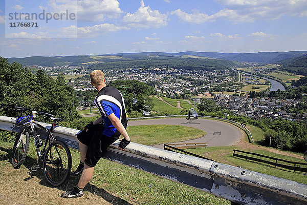 Blick vom Warsberg auf Saarburg  Saar  Rheinland-Pfalz  Deutschland  Europa