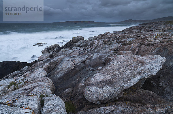 Ein stürmischer Morgen an der Küste bei Borve  Isle of Harris  Äußere Hebriden  Schottland  Vereinigtes Königreich  Europa