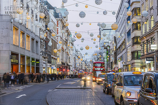 Weihnachtslichter  Oxford Street  West End  London  England  Vereinigtes Königreich  Europa