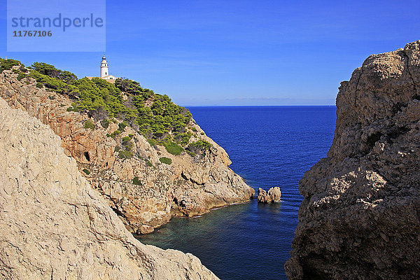 Leuchtturm am Cap de Pera bei Cala Ratjada  Mallorca  Balearische Inseln  Spanien  Mittelmeer  Europa
