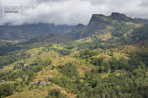 Blick über die Berge von Maubisse von der Pousada de Maubisse  Bergstadt Maubisse  Osttimor  Südostasien  Asien