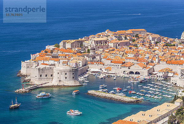 Luftaufnahme des Alten Hafens und der Altstadt von Dubrovnik  UNESCO-Weltkulturerbe  Dubrovnik  Dalmatinische Küste  Kroatien  Europa