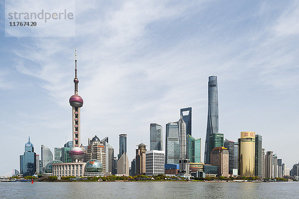 Pudong Skyline vom Bund  Shanghai  China  Asien
