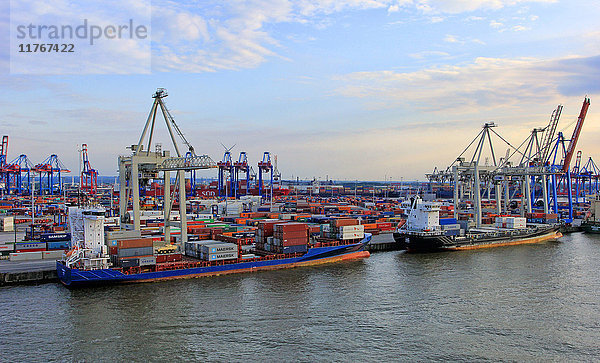 Containerterminal Burchardkai  Hamburger Hafen  Deutschland  Europa