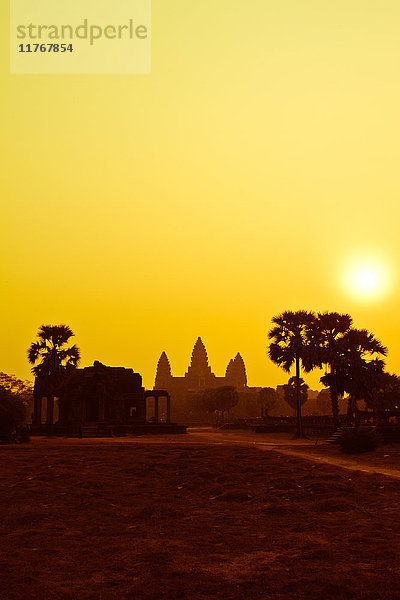 Sonnenaufgang über dem Tempel von Angkor Wat  UNESCO-Weltkulturerbe  Siem Reap  Kambodscha  Indochina  Südostasien  Asien