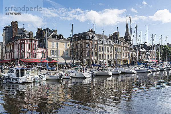 Boote im Hafen  Honfleur  Normandie  Frankreich  Europa
