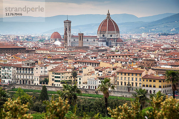 Florenz-Panorama vom Piazzale Michelangelo mit Dom  Florenz  UNESCO-Weltkulturerbe  Toskana  Italien  Europa