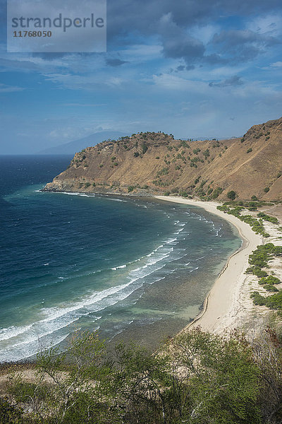 Strand unterhalb der Statue des Cristo Rei von Dili  Dili  Osttimor  Südostasien  Asien