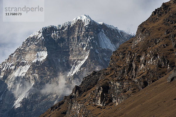 Der Jomolhari  mit 7326 m der dritthöchste Berg Bhutans  von Jangothang aus gesehen  Bhutan  Himalaya  Asien