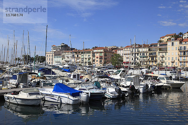 Hafen  Le Suquet  Altstadt  Cannes  Alpes Maritimes  Côte d'Azur  Provence  Côte d'Azur  Frankreich  Mittelmeer  Europa