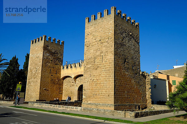 Tor der Stadtmauer  Alcudia  Mallorca  Balearische Inseln  Spanien  Europa