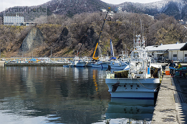 Bootshafen für Besucherboote im Shiretoko-Nationalpark  UNESCO-Weltkulturerbe  Hokkaido  Japan  Asien