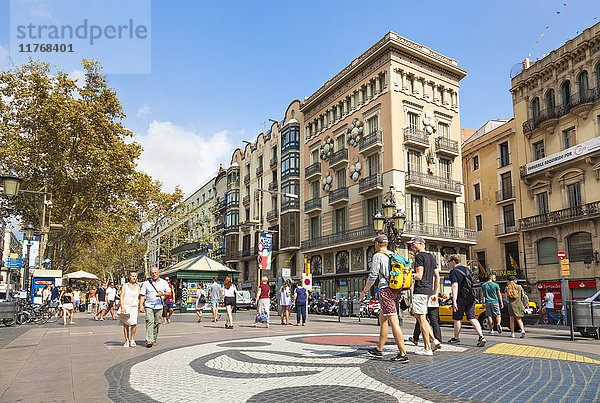 Das Barcelona-Miro-Mosaik auf dem Boulevard La Rambla (Las Ramblas)  der Flaniermeile in Barcelona  Katalonien (Catalunya)  Spanien  Europa