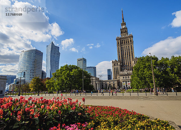 Wolkenkratzer mit Palast der Kultur und Wissenschaft  Stadtzentrum  Warschau  Woiwodschaft Masowien  Polen  Europa