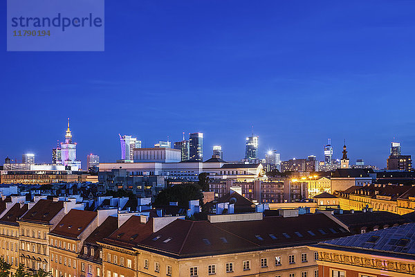 Polen  Warschau  nächtliches Stadtbild