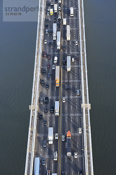 USA  New York City  Verkehr von Fort Lee über den Hudson River  Luftaufnahme