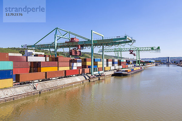Deutschland  Stuttgart  Neckar  Containerhafen