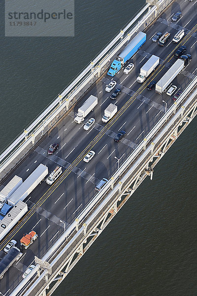 USA  New York City  Verkehr von Fort Lee über den Hudson River  Luftaufnahme