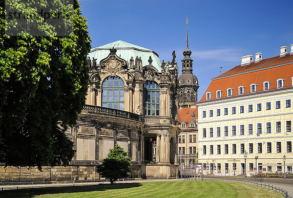 Deutschland  Dresden  Zwinger  Glockenspielpavillon  Hausmannsturm und Taschenbergpalais