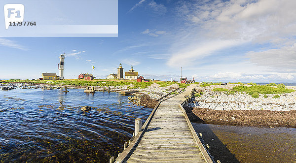 Blick auf den Leuchtturm vom Steg aus