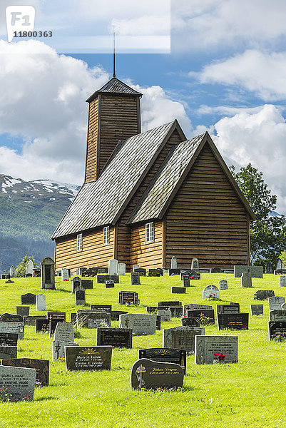 Friedhof bei der Kirche