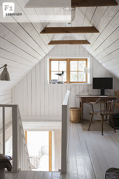 Kleines Büro im Holzhaus