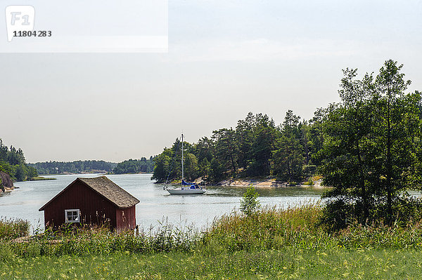 Landschaft mit See
