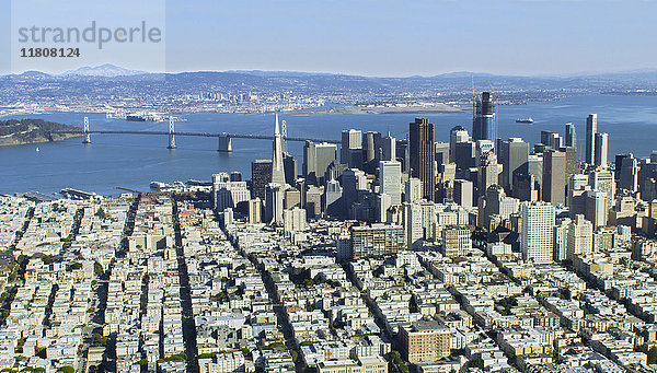 Luftaufnahme von Stadtbild und Brücke  San Francisco  Kalifornien  Vereinigte Staaten