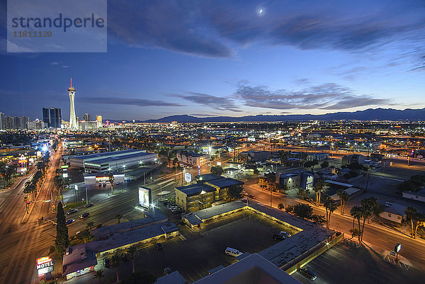 Stadtbild bei Sonnenuntergang  Las Vegas  Nevada  Vereinigte Staaten