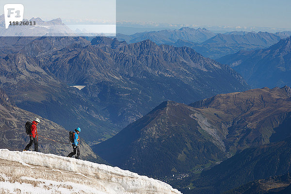 Bergsteiger im Gebirge  Chamonix  Haute Savoie  Frankreich