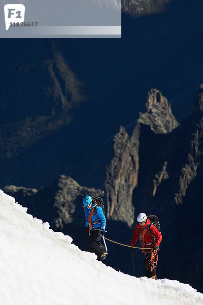 Bergsteiger im Gebirge  Chamonix  Haute Savoie  Frankreich