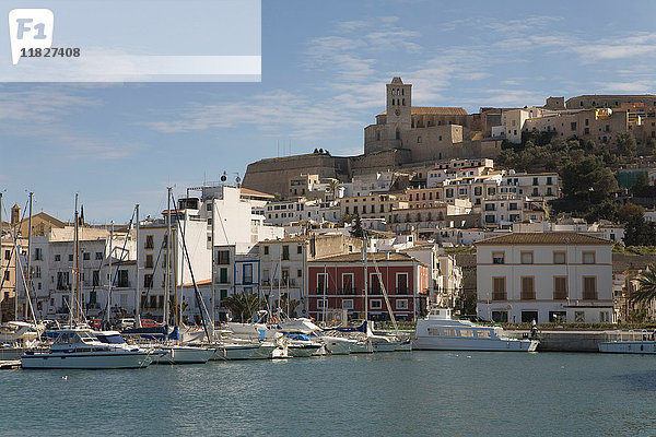 Ansicht von Dalt Vila  Kathedrale und Hafen  Ibiza-Stadt  Ibiza