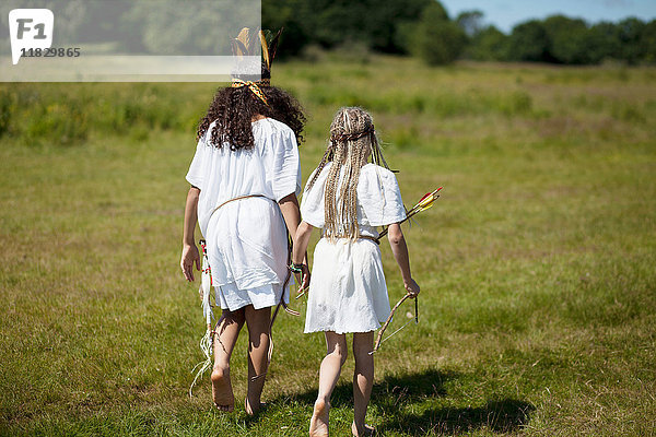 Mädchen in indianischer Tracht