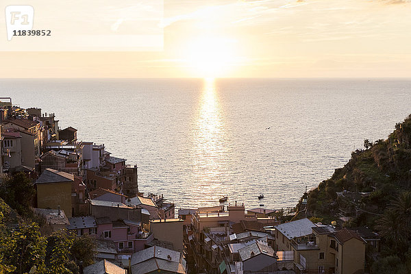 Panoramablick auf das Meer am Ufer  Manarola  Ligurien  Italien