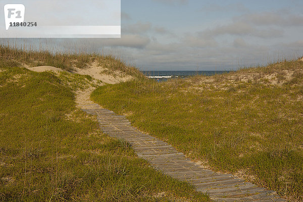 Promenade zum Meeresstrand