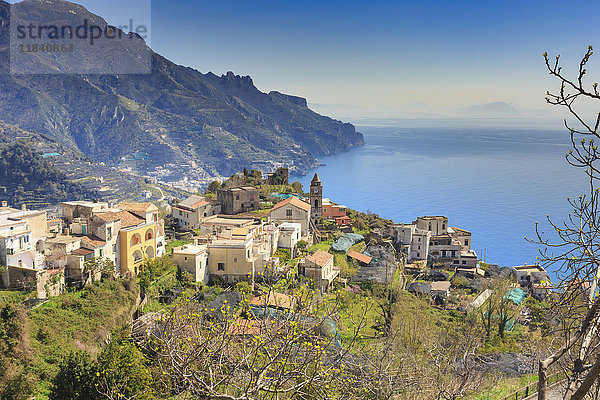 Weiler Torello  in der Nähe von Ravello  Blick auf die Amalfiküste nach Maiori im Frühling  UNESCO-Weltkulturerbe  Kampanien  Italien  Europa