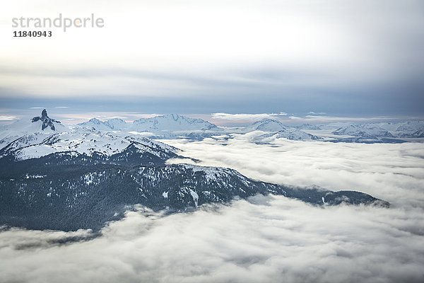 Weitwinkelansicht des Black Tusk vom Gipfel des Whistler Mountain  British Columbia  Kanada  Nordamerika