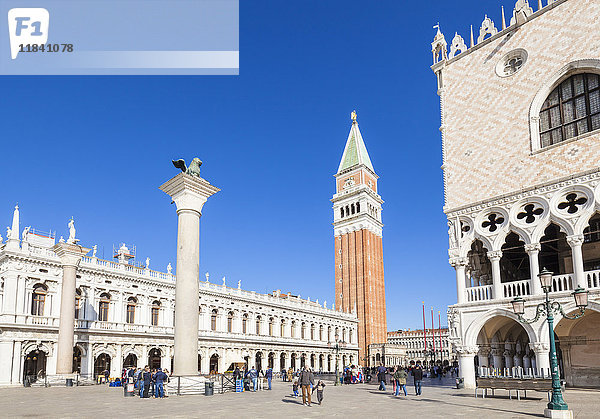 Campanile Turm  Palazzo Ducale (Dogenpalast)  Piazzetta  Markusplatz  Venedig  UNESCO Weltkulturerbe  Venetien  Italien  Europa
