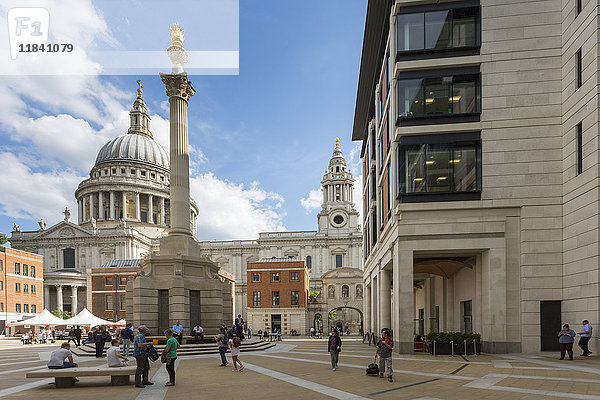 Blick auf St. Paul's Cathedral und Paternoster Square  City of London  London  England  Vereinigtes Königreich  Europa