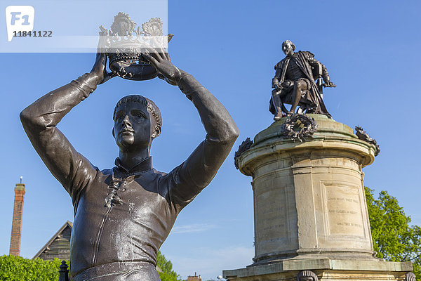 Gower-Denkmal und Prinz-Hal-Statue  Stratford upon Avon  Warwickshire  England  Vereinigtes Königreich  Europa