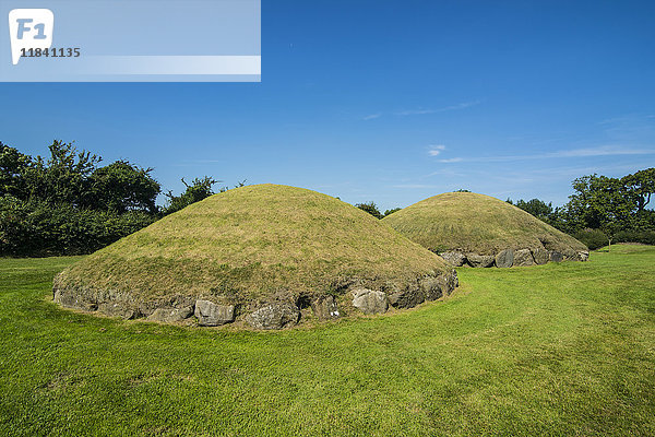 Knowth  neolithisches Ganggrab  UNESCO-Weltkulturerbe  prähistorisches Bru na Boinne  Tal des Flusses Boyne  Grafschaft Meath  Leinster  Republik Irland  Europa